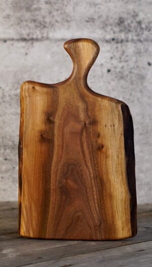 Black Walnut – 16" x 9"